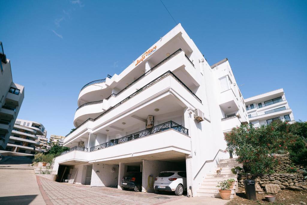 Exterior of Apartments Lungo Mare Ulcinj, a white building with balconies